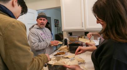 Students make tamales in Whittier College’s Eat Your Words – Food, Culture, and Writing class. | Brandy Vargas/Whittier College