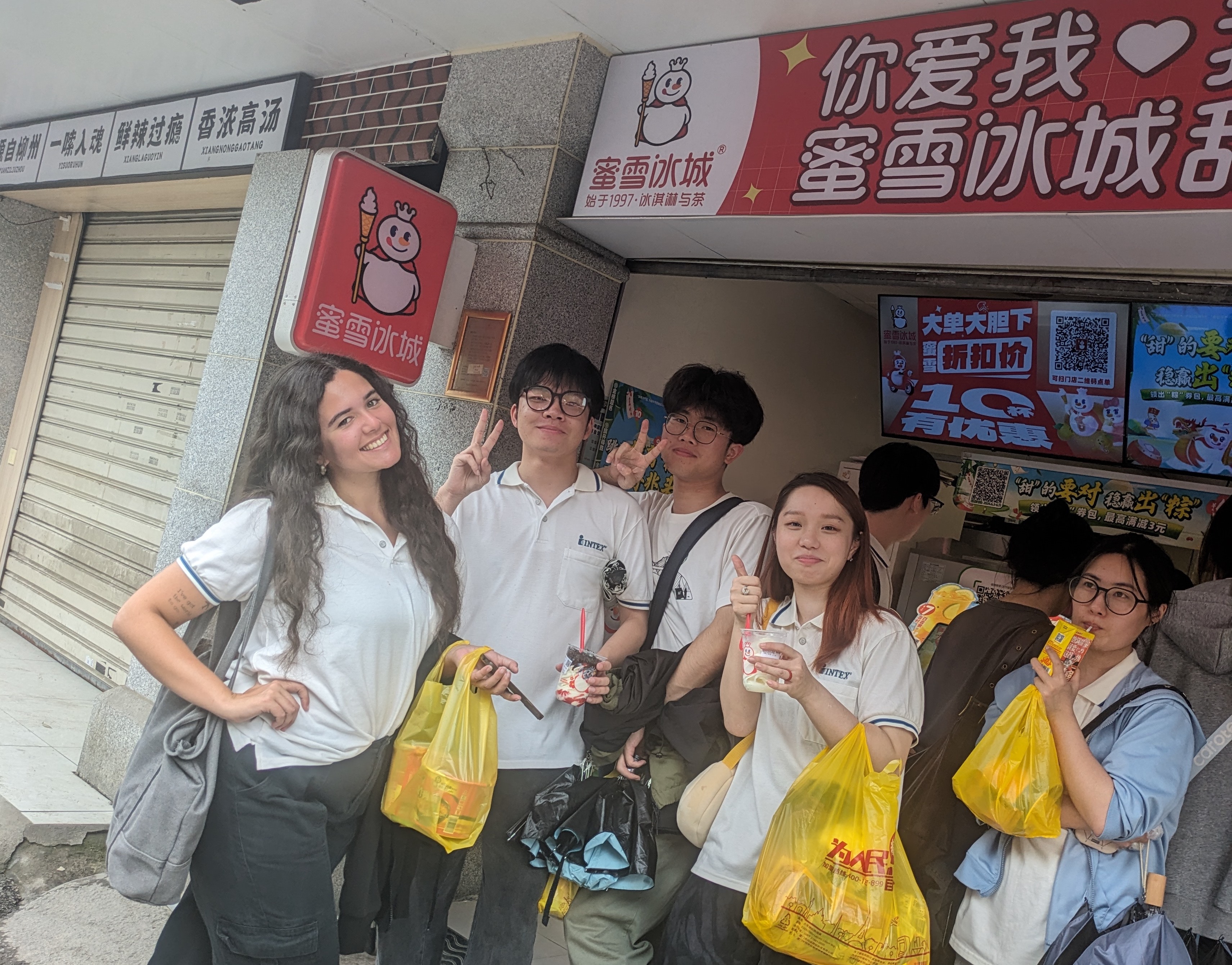 Whittier and Chinese students mingle during the Intex internship | Courtesy Naia Watkins