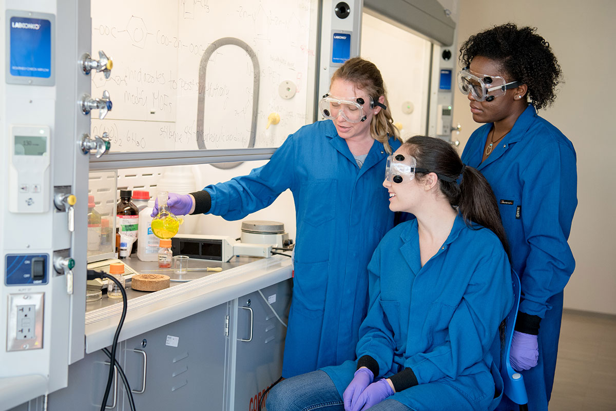 Camryn and Stephanie in a lab with Professor Bauer