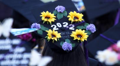 graduation cap decorated with flowers. Text: 2022