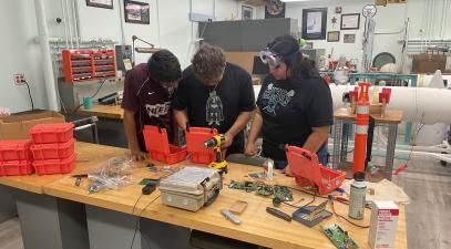  Juan Alvarez ’27 and Dylan Zeledon ’27, and Isabel Barriento ’25 work on constructing air quality sensors. | Whittier College