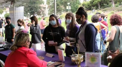 Students checking in at Whittier College Orientation