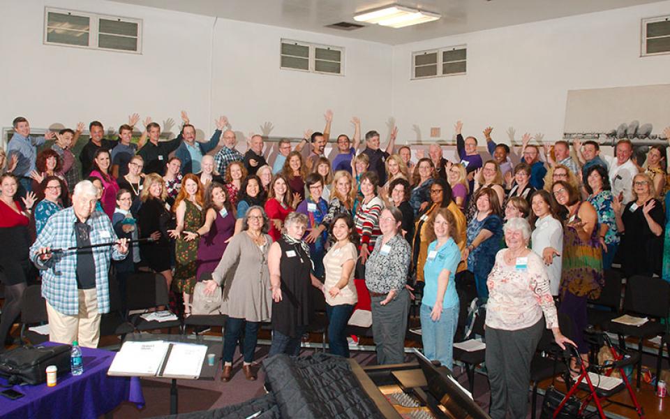 A large group photo of alumni in Arnold Hall.